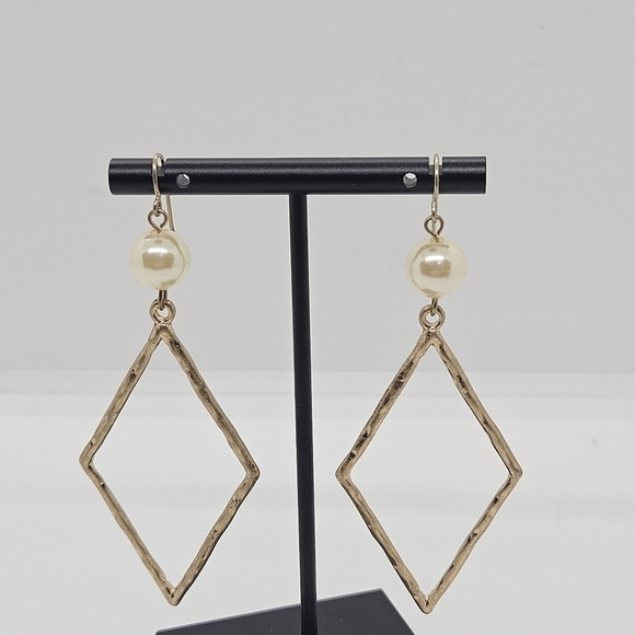 gold tone and faux pearl large dangle earrings - Picture 1 of 4